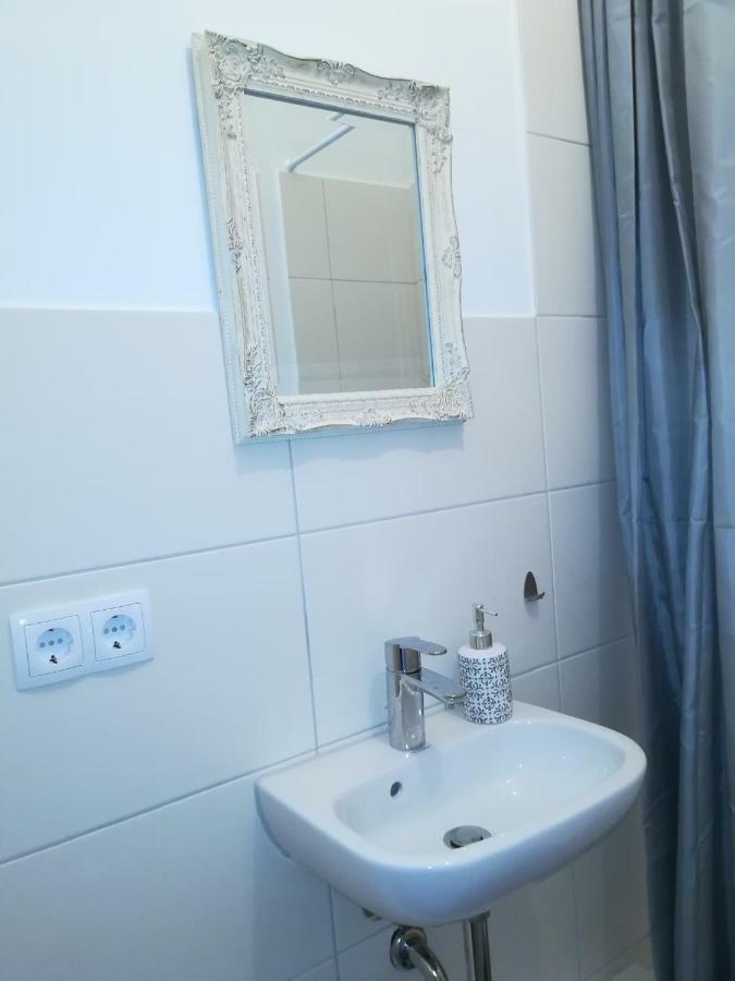Zentrales Apartment In Гелзенкирхен Екстериор снимка