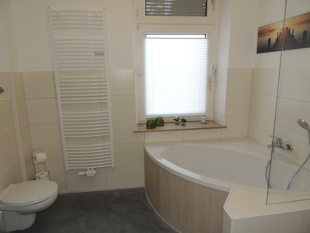 Zentrales Apartment In Гелзенкирхен Екстериор снимка