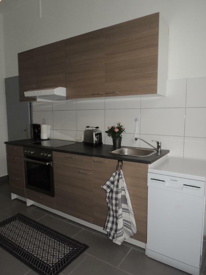 Zentrales Apartment In Гелзенкирхен Екстериор снимка