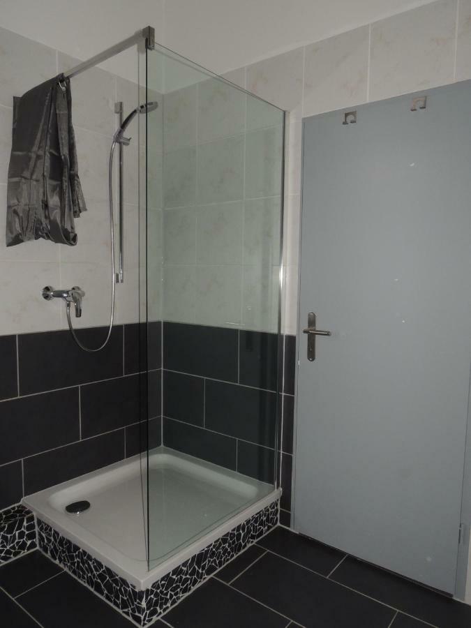 Zentrales Apartment In Гелзенкирхен Екстериор снимка