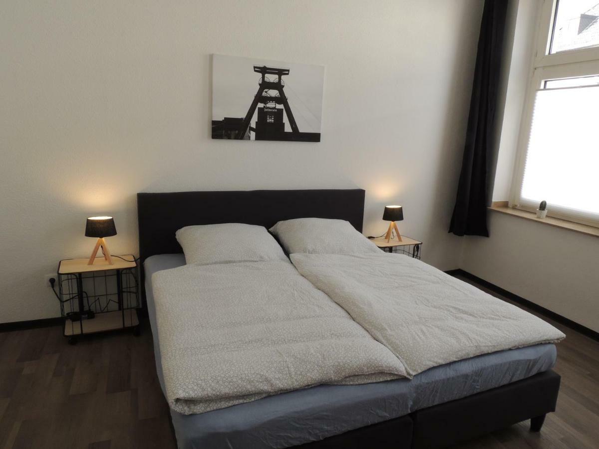 Zentrales Apartment In Гелзенкирхен Екстериор снимка